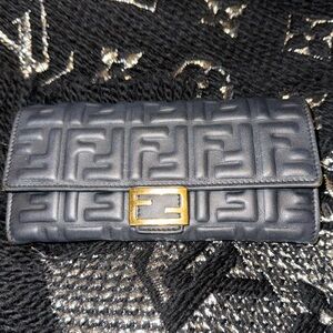 Men’s or Women’s Fendi Baguette Wallet! Brand New No Call Outs! Pristine yall!